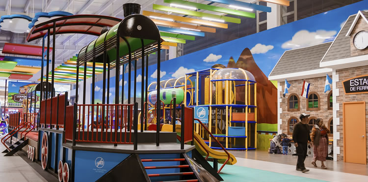Toboganes y juegos infantiles de Interplaza Xela